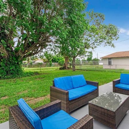 Modern Getaway Near The Beach With Room For A Boat เวสต์ปาล์มบีช ภายนอก รูปภาพ