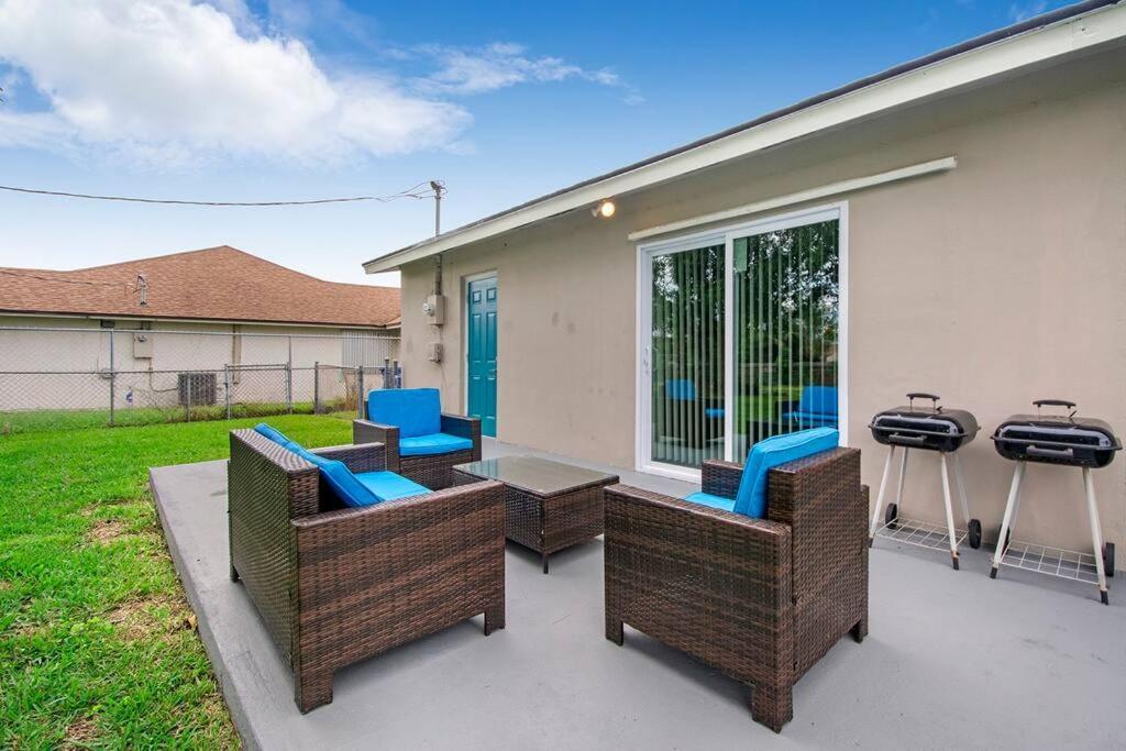 Modern Getaway Near The Beach With Room For A Boat เวสต์ปาล์มบีช ภายนอก รูปภาพ