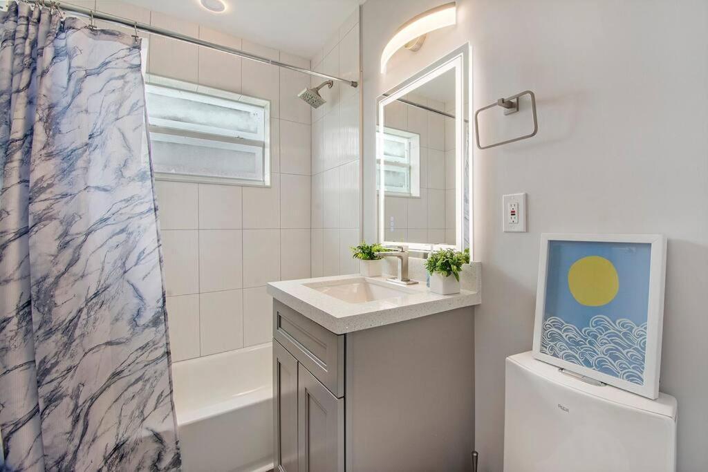Modern Getaway Near The Beach With Room For A Boat เวสต์ปาล์มบีช ภายนอก รูปภาพ